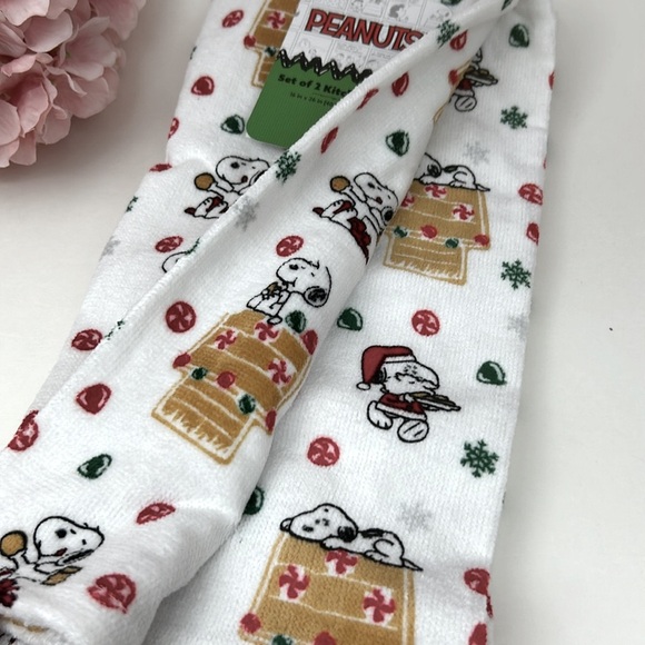 2 Set Snoopy Gingerbread House Santa Christmas Kitchen towels NWT - Picture 5 of 9